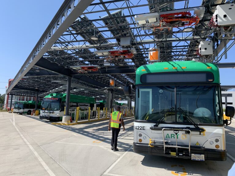 ART Shirlington 设施巴士和司机